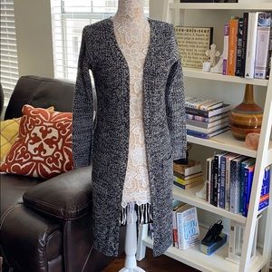 ✨COZY BLACK + WHITE CARDIGAN✨